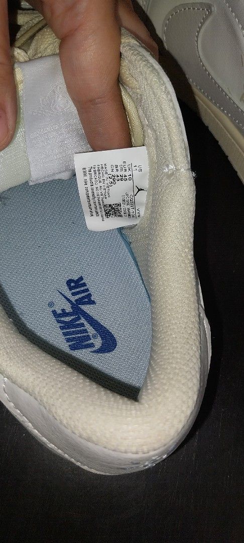 Air Jordan 1 Low SE Travis Scott (Category: Sneakers) located in Cainta. Submitted by detheos7 (Listing ID 1458119044, Image 3). Description: -Negotiable Price -no box - Air Jordan 1 Low SE Travis Scott - Colorway: Sail with a striking Blue Swoosh - Size: US 11 / EUR 45 - Includes original laces - Ideal for casual wear and everyday comfort.