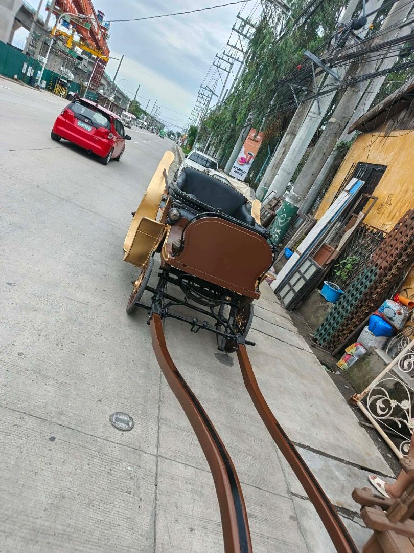 Antique karwahe (Category: Outdoor Furniture) located in Caloocan City. Submitted by victoria52 (Listing ID 1458164335, Image 1). Description: Antique karwahe restored fully furnish in good condition from the nayong Pilipino Clark pampangga...