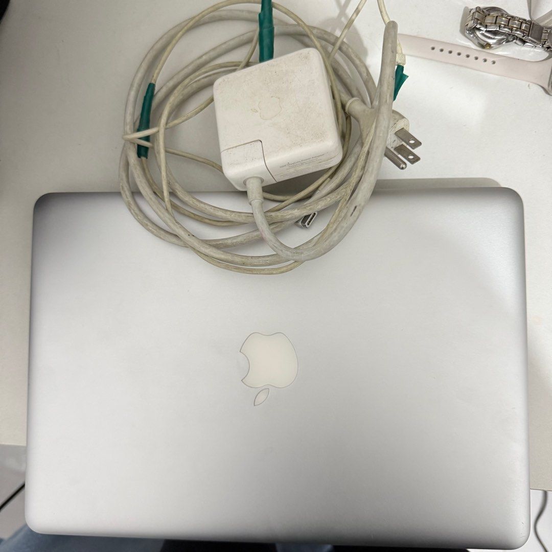 Apple Macbook Pro 2012 13” (Category: Laptops & Notebooks) located in Sorsogon. Submitted by studybee (Listing ID 1458265118, Image 1). Description: - still works great! - bought here from carousell - good for burning cd’s and dvd’s (that’s what i used it for) - rfs: letting go of my retro tech collection kasi no space :( loc: qc.