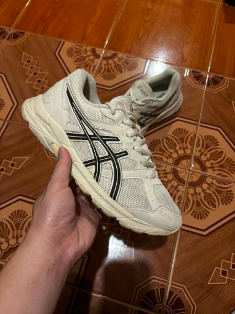 ASICS Gel-Contend Cn Shock Absorption 'Beige' (Category: Sneakers & Footwear) located in Davao. Submitted by marjonhdavin (Listing ID 1458128404, Image 2). Description: FOR SALE! 550 only + shipping fee (If outside Davao City) ASICS Gel-Contend Cn Shock Absorption 'Beige' Size: 7US | 40EURO Condition: Verygood (Need wash) Issue: 1 small hole and removable dirt (see last pic).