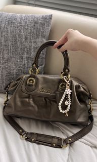 (Category: ) located in . Submitted by luvebags (Listing ID 1458185483, Image 1). Description: .