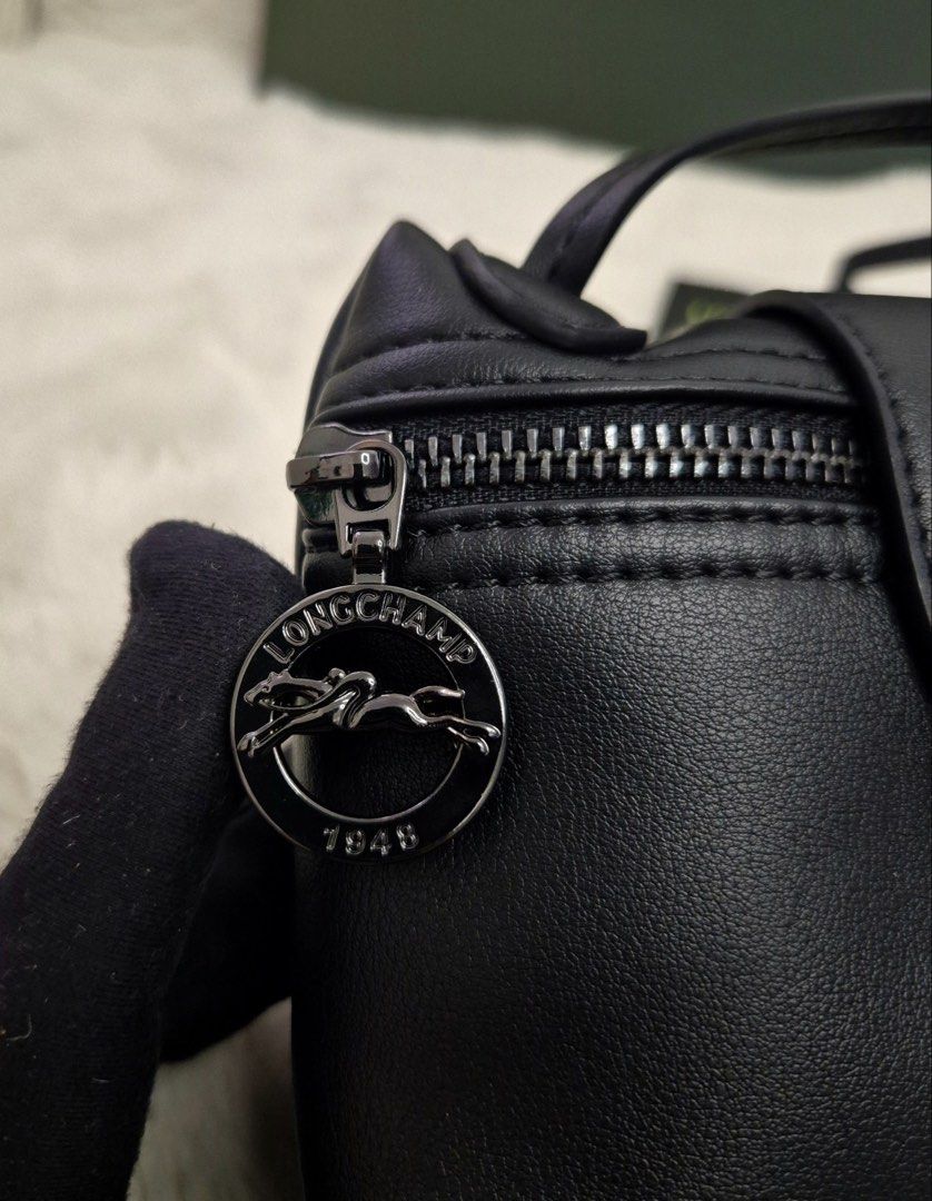 Authentic Longchamp Small Cuir Sling All Black (Category: Luxury Bags & Wallets) located in Manila. Submitted by mrsmdxbseller (Listing ID 1458105953, Image 2). Description: .