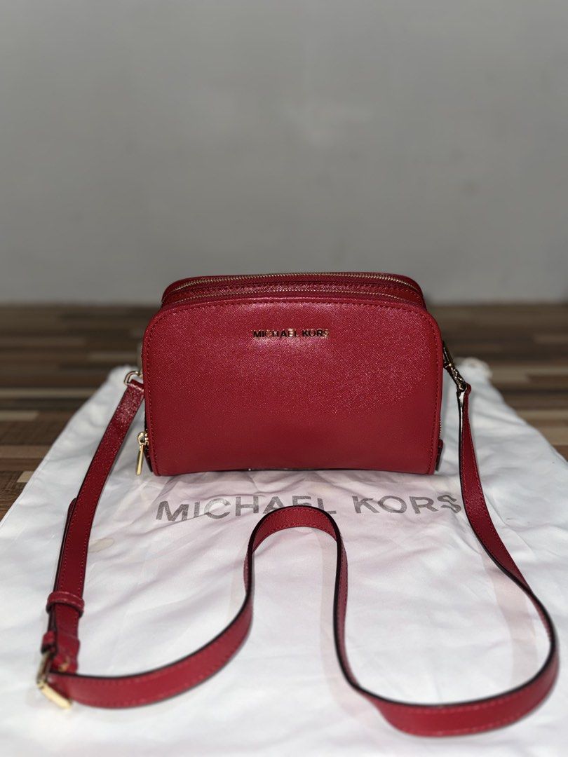 Authentic Michael Kors Jet Set Double-Zip Camera Bag – Lipstick Red (Category: Cross-body Bags) located in Quezon City. Submitted by clarakels (Listing ID 1458172906, Image 3). Description: Perfect compact companion! Genuine Michael Kors Jet Set Double-Zip Crossbody in a striking, rich lipstick red. Features a sturdy Saffiano leather finish and a smart two-compartment zipper layout to keep your daily essentials organized.Fitted with a matching re