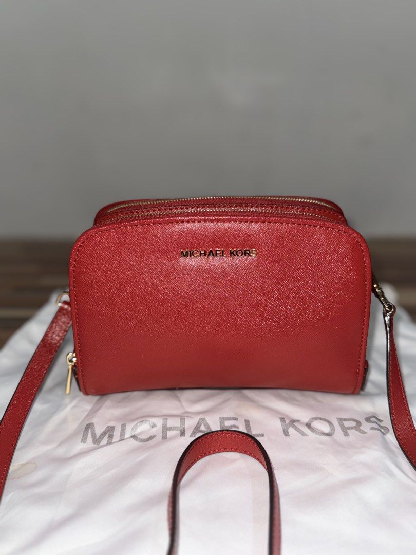 Authentic Michael Kors Jet Set Double-Zip Camera Bag – Lipstick Red (Category: Cross-body Bags) located in Quezon City. Submitted by clarakels (Listing ID 1458172906, Image 2). Description: Perfect compact companion! Genuine Michael Kors Jet Set Double-Zip Crossbody in a striking, rich lipstick red. Features a sturdy Saffiano leather finish and a smart two-compartment zipper layout to keep your daily essentials organized.Fitted with a matching re