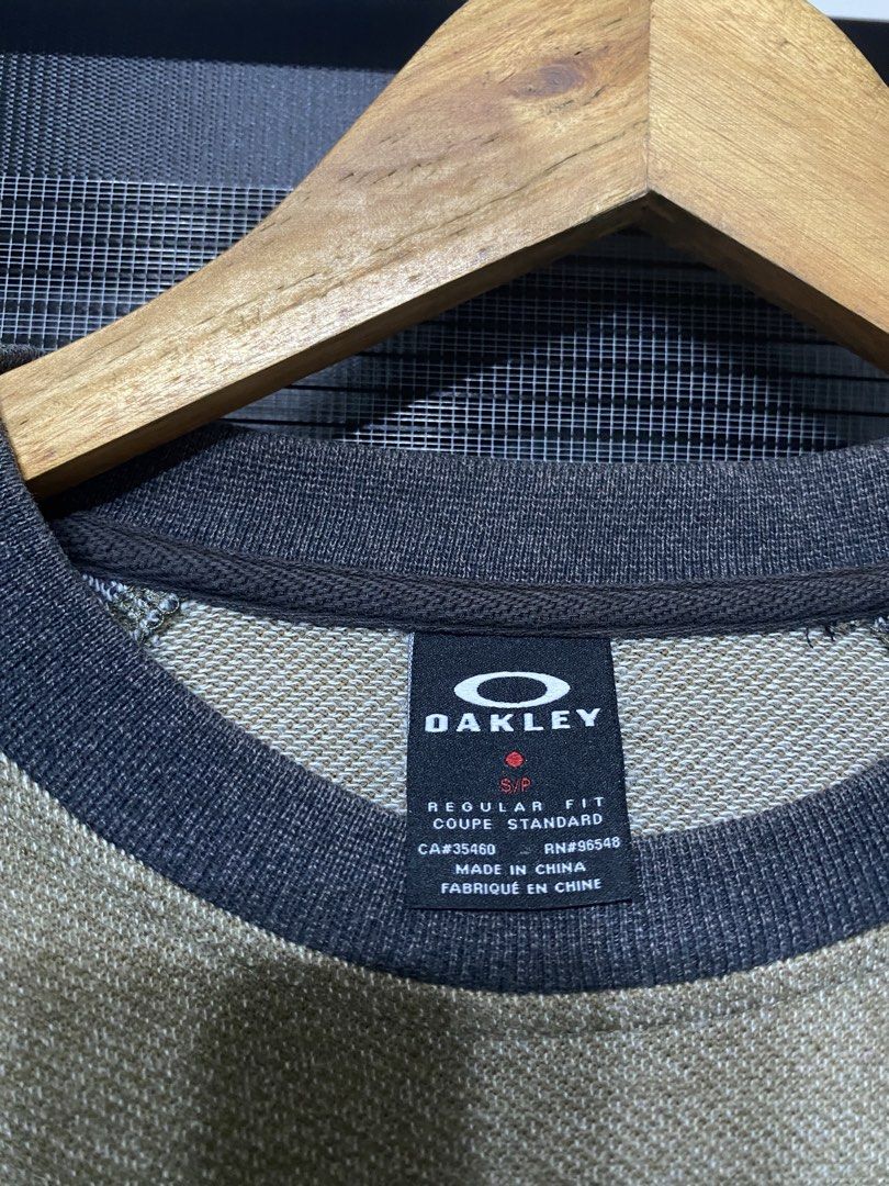 AUTHENTIC OAKLEY LONG SLEEVED (Category: Coats, Jackets and Outerwear) located in Antipolo. Submitted by treasurethings02 (Listing ID 1458206732, Image 3). Description: OAKLEY LONG SLEEVE EXCELLENT CONDITION NO ISSUE 9.5/10 CR DIMENSIONS 22W/28L LARGE FIT GANDA CHECK PHOTO DETAILS🫶🏻.
