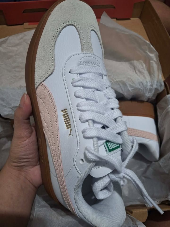 Authentic PUMA Ascenso (Category: Sneakers) located in Caloocan City. Submitted by ravenized (Listing ID 1458182750, Image 3). Description: ✅ Brand new (fitting lang) ✅ Complete with box ✅ Authentic Puma SRP: ₱5,400 Selling Price: ₱2,500 (Negotiable) Size 6.5 women's size RFS: Gift sana para kay GF, kaso nagkamali sa size (masyadong malaki), kaya for sale na lang. 📍 Quezon City.