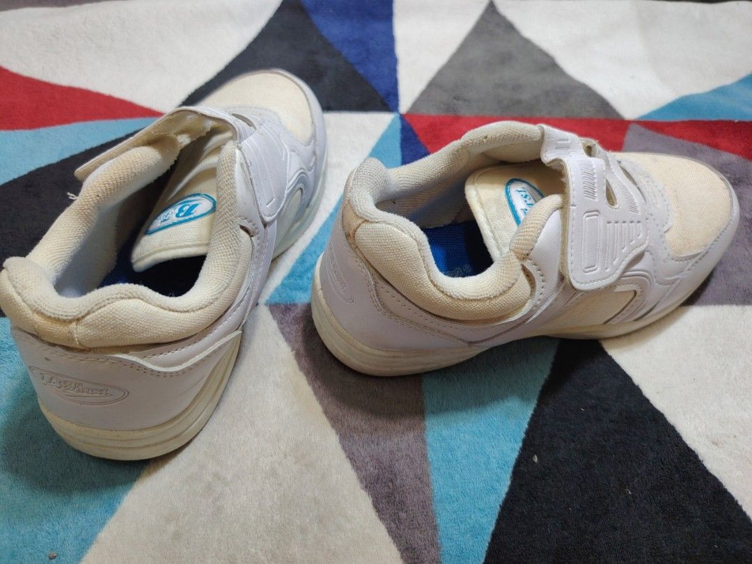 B first Bata (Category: Sneakers) located in Kuala Lumpur. Submitted by tracy_288 (Listing ID 1458236510, Image 2). Description: B first Bata Size 4.