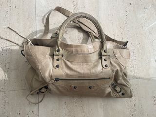 (Category: ) located in . Submitted by wardrobecloset (Listing ID 1458186936, Image 1). Description: .