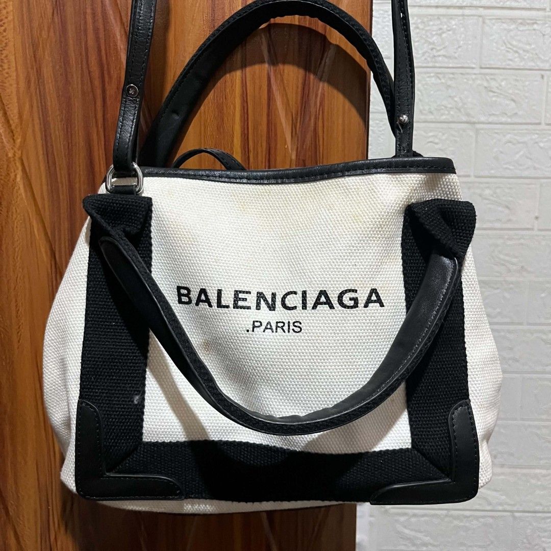 Balenciaga canvas two way sling bag (Category: Luxury Bags & Wallets) located in Carmen. Submitted by aquarius.00 (Listing ID 1458207040, Image 1). Description: need wash coded.
