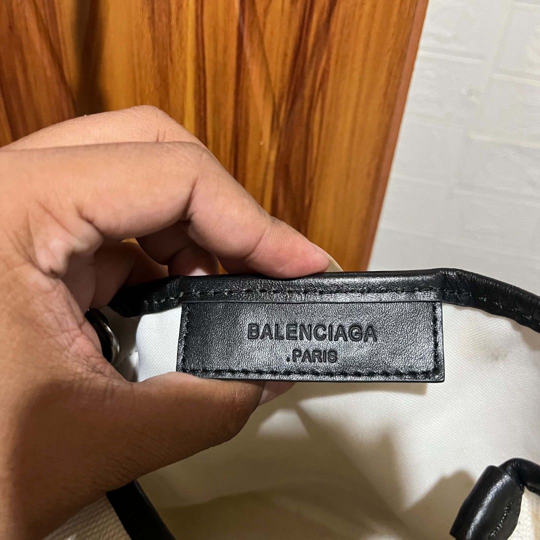 Balenciaga canvas two way sling bag (Category: Luxury Bags & Wallets) located in Carmen. Submitted by aquarius.00 (Listing ID 1458207040, Image 3). Description: need wash coded.