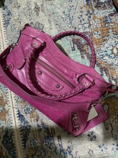 (Category: ) located in . Submitted by declutter_diariess (Listing ID 1458232599, Image 1). Description: .