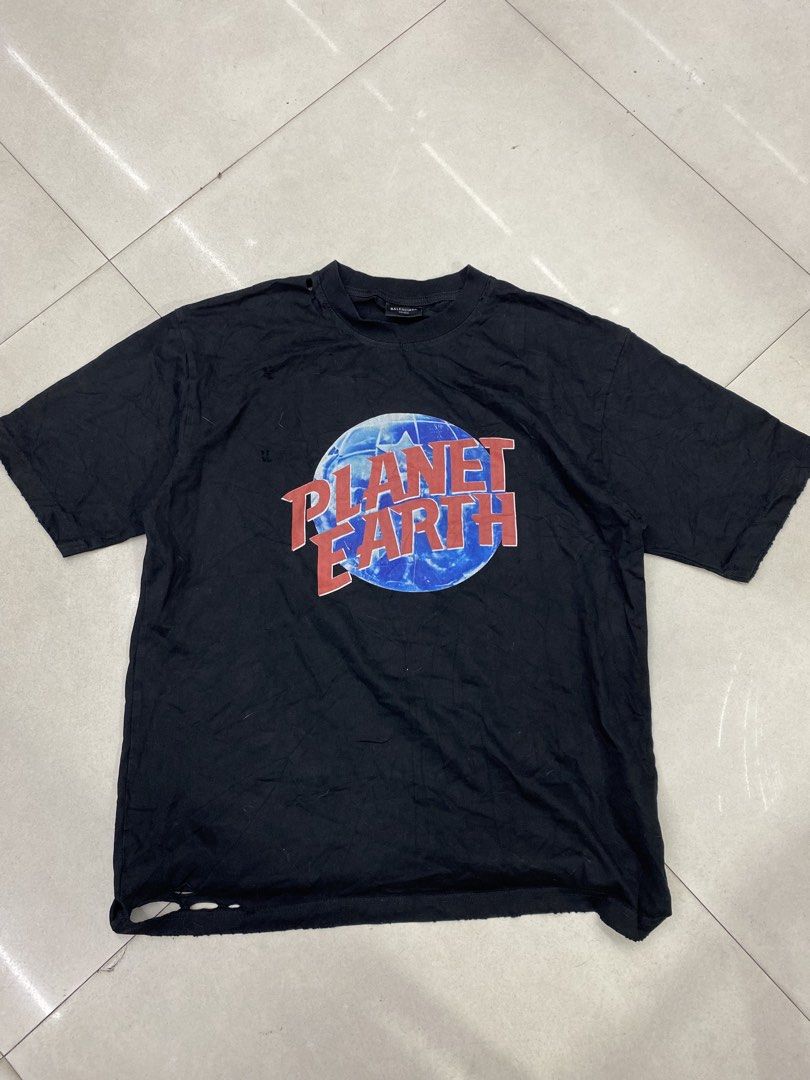 Balenciaga planet earth distress (Category: Tshirts & Polo Shirts ) located in Manila. Submitted by ercmrsmam (Listing ID 1458234346, Image 1). Description: BALENCIAGA PLANET EARTH DISTRESSED W23 L29 Minimal scratch on print Color may vary due to lighting Need wash Dm if interested 📩 will be posted on my carousell acc⬇️ Check out ercmrsmam listings on #Carousell: https://carousell.app.link/mu0SnqUHP3b 📍baclaran paranaque metro manila 🛵jnt/lala