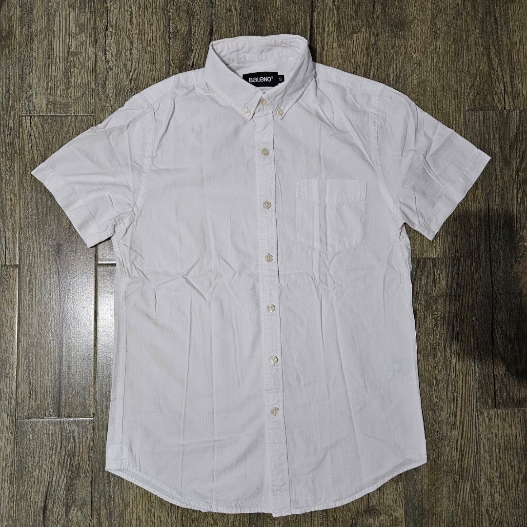 Baleno Small Plain Short-sleeve button-down (Category: Formal Shirts) located in Pasay City. Submitted by pass.it.on.ph (Listing ID 1458288364, Image 1). Description: -Baleno -Small -Plain white button-down with chest pocket L 26.5" W 18" 🚩 With small hole sa sleeve area, and light stains to wash Rfs: decluttering _________________________________________________________ ​🛍️ Check my profile for more listings! 💡 Take 2 or more items to get a d