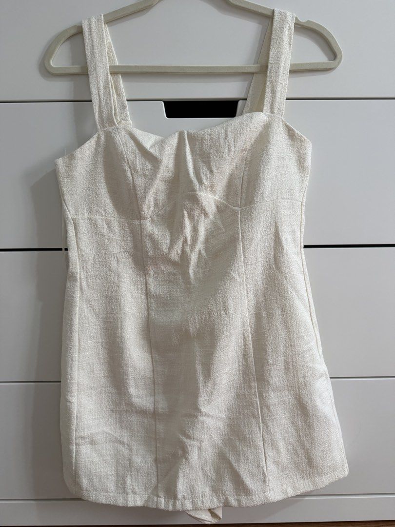 Bershka Rompers (Category: Rompers) located in Manila. Submitted by prelovedbyandss (Listing ID 1458144603, Image 1). Description: White romper Size large Very nice fabric.