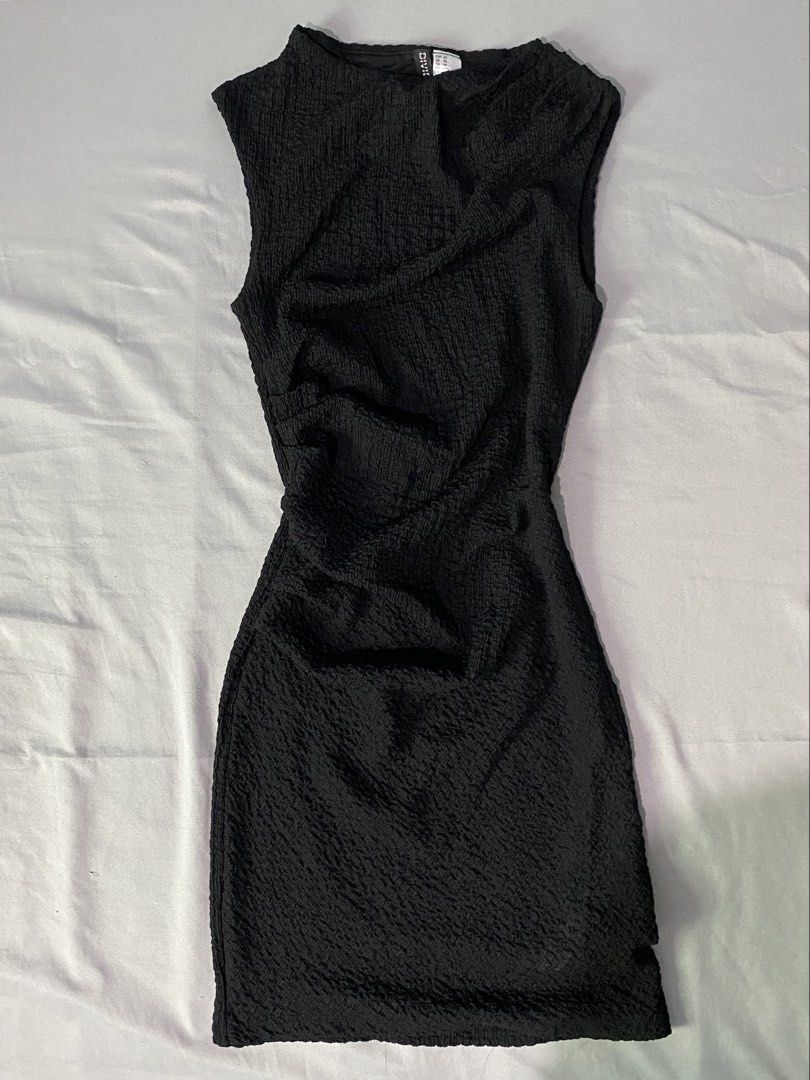 Black Bodycon Dress with Ruching (Category: Dresses) located in Manila. Submitted by klnjjo (Listing ID 1458128139, Image 1). Description: never used this.