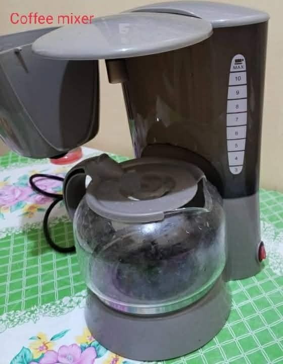 BLAKK Coffee Maker with Glass Carafe (Category: Coffee Machines & Makers) located in Cabuyao City. Submitted by abegail301995 (Listing ID 1458224027, Image 2). Description: - BLAKK Coffee Maker - Includes glass carafe - Shows some signs of use (carafe) - Fully functional - Ideal for your morning coffee.