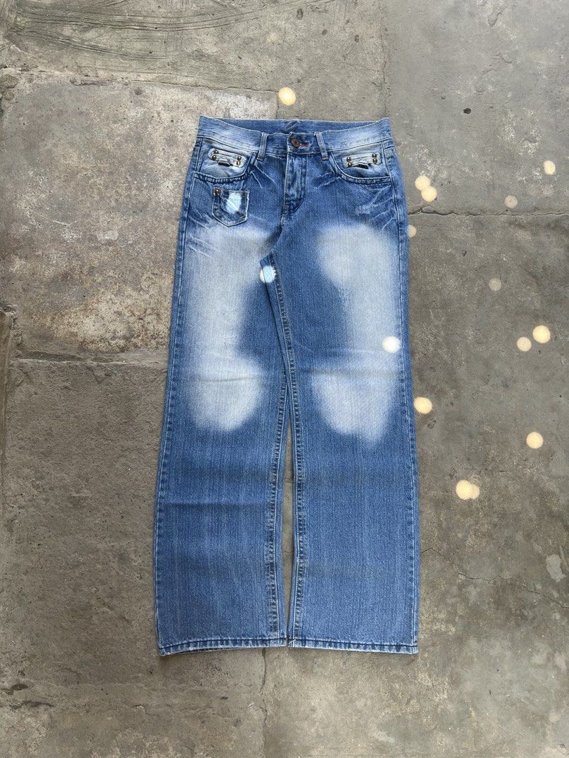 Blue Washed Baggy Jeans (Category: Jeans) located in Cagayan de Oro. Submitted by mffit.clox (Listing ID 1458212646, Image 1). Description: Waist: 32 inches Length: 42.5 inches Thighs: 12.5inches Leg Hole: 9.5 inches Mine: ₱500 - buyer will add ₱89 shipping fee Condition: 10/10 Issue(s): None - Gcash payments only - Meet up is available around Cagayan de Oro City. - No deleting of comments & cancellation of orders..