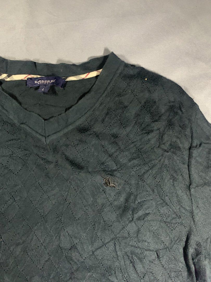 Burberry knit v neck (Category: Luxury Apparel) located in General Santos City (Dadiangas). Submitted by stockyards (Listing ID 1458266692, Image 2). Description: Burberry knit shirt Excellent | need wash 10/10 color rate Freeshipping.