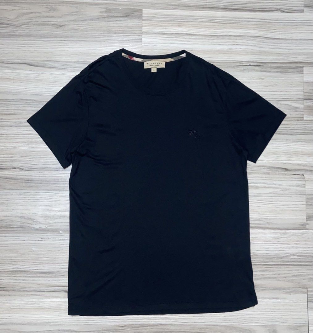 Burberry soft tee (Category: Tshirts & Polo Shirts ) located in Cebu City. Submitted by charlyx (Listing ID 1458229009, Image 1). Description: Good as new No issue Stretchable L28 W20.