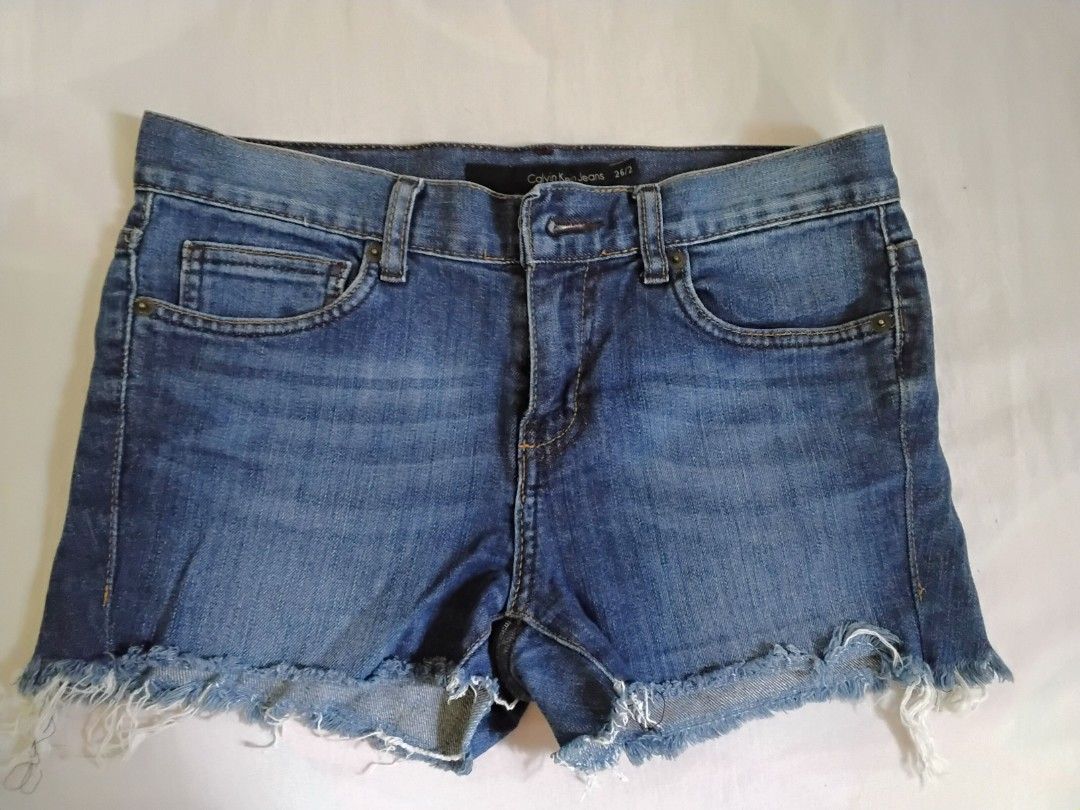 Calvin Klein Jeans short (ORIGINAL) (Category: Shorts) located in Puerto Princesa. Submitted by enjeruru (Listing ID 1458132063, Image 1). Description: Calvin Klein Jeans denim cutoff shorts featuring a medium blue wash and a distressed, raw frayed hem ORIGINAL PRICE: $70 from US🇺🇸 Size: sizing 26/2 Features: classic five-pocket styling, contrast stitching, and standard belt loops. RFS: Hindi na po kaysa sa akin... I GAINED WEIGHT 😅.