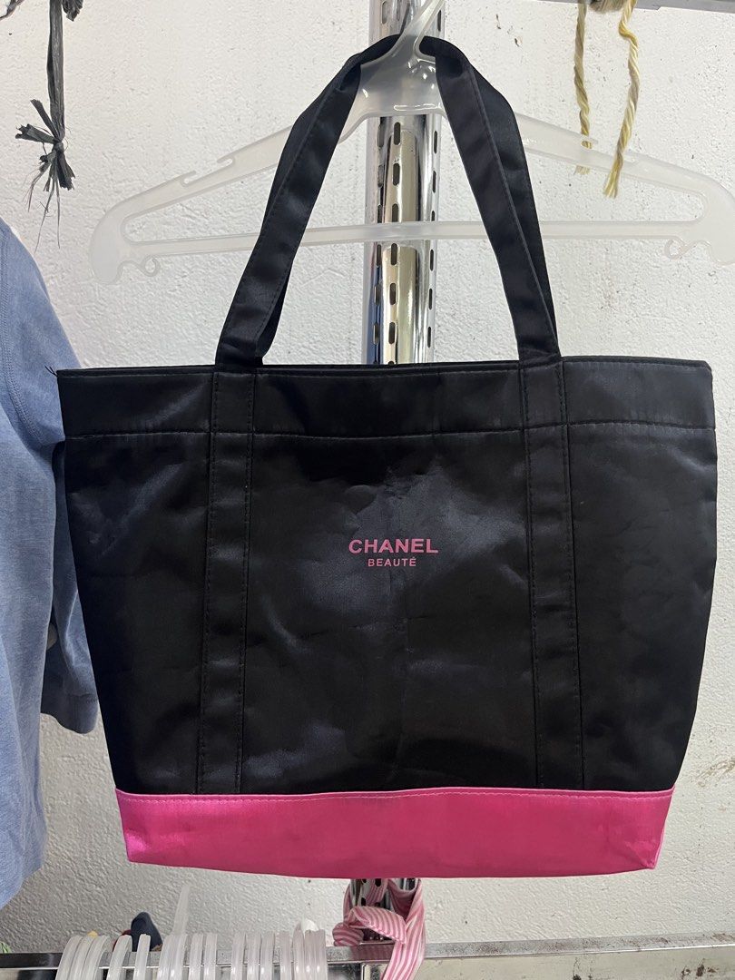 CHANEL BEAUTE (Category: Luxury Bags & Wallets) located in Catbalogan. Submitted by wayndsyclee. (Listing ID 1458113973, Image 1). Description: CHANEL SLING BAG NO ISSUE NEED WASH COLOR RATE 9/10 Excellent DIMES:width 17/length 14.