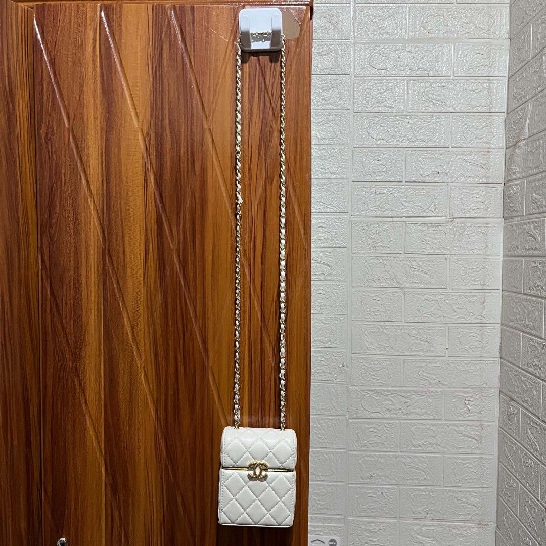 Chanel mini box sling bag (Category: Luxury Bags & Wallets) located in Carmen. Submitted by aquarius.00 (Listing ID 1458207286, Image 1). Description: coded no issue.