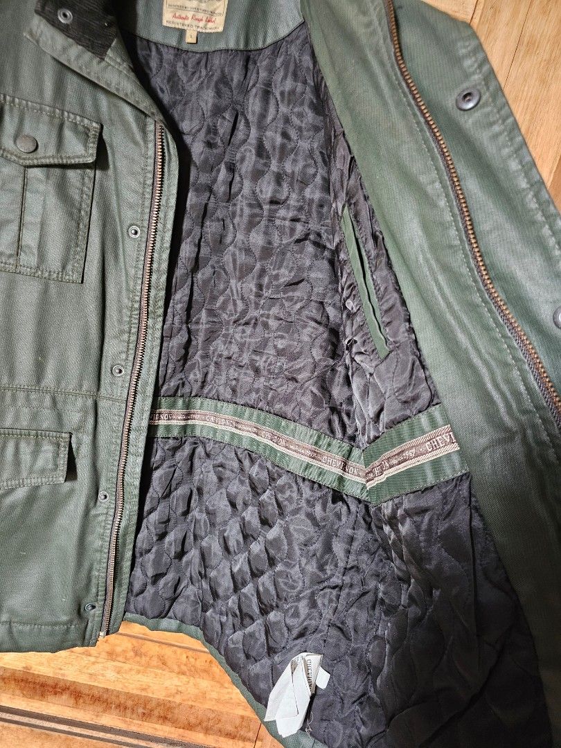 Chevignon Green Waxed Cotton Jacket (Category: Coats, Jackets and Outerwear) located in Tagbilaran City. Submitted by lugarpogi (Listing ID 1458143902, Image 3). Description: - Green Chevignon jacket - Waxed cotton appearance - Quilted lining for warmth - Multiple functional front pockets - Zipper and button closure - Ideal for cooler weather - Measurements available upon request.