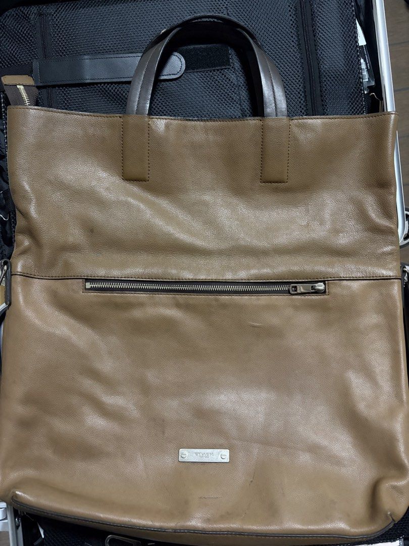 Coach 71184 Thompson Leather Foldover Tote (Category: Luxury Bags & Wallets) located in Quezon City. Submitted by rv1995 (Listing ID 1458130323, Image 1). Description: COACH Men’s Thompson Leather Foldover Tote Bag - Warm Tan / Cognac (71184) Selling an authentic Coach Thompson Foldover Tote (Style No. 71184). Crafted from high-quality, glove-tanned leather in a rich warm tan/cognac shade with dark brown handles and silver-tone hardware. This ver