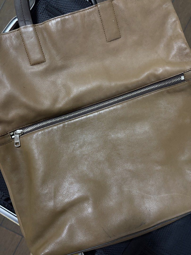 Coach 71184 Thompson Leather Foldover Tote (Category: Luxury Bags & Wallets) located in Quezon City. Submitted by rv1995 (Listing ID 1458130323, Image 3). Description: COACH Men’s Thompson Leather Foldover Tote Bag - Warm Tan / Cognac (71184) Selling an authentic Coach Thompson Foldover Tote (Style No. 71184). Crafted from high-quality, glove-tanned leather in a rich warm tan/cognac shade with dark brown handles and silver-tone hardware. This ver