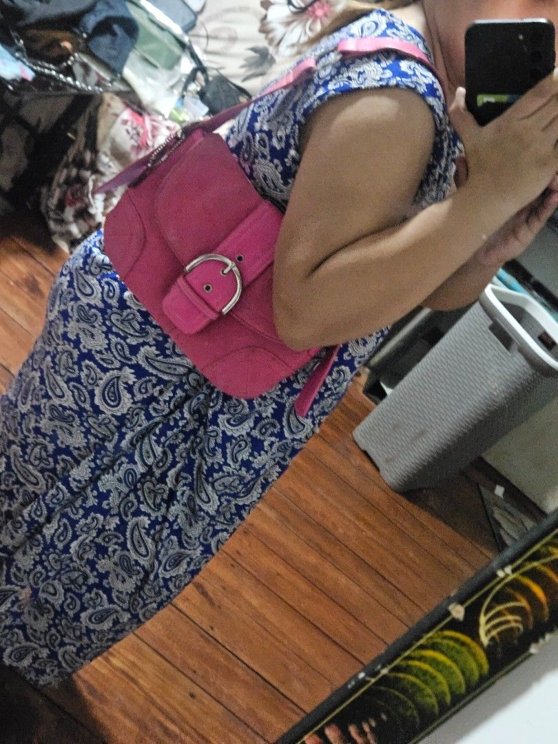 Coach pink soho i n s pi red (Category: Luxury Bags & Wallets) located in Zamboanga. Submitted by Clairey03 (Listing ID 1457721542, Image 2). Description: ins pired bag ung hangtag lang orig.