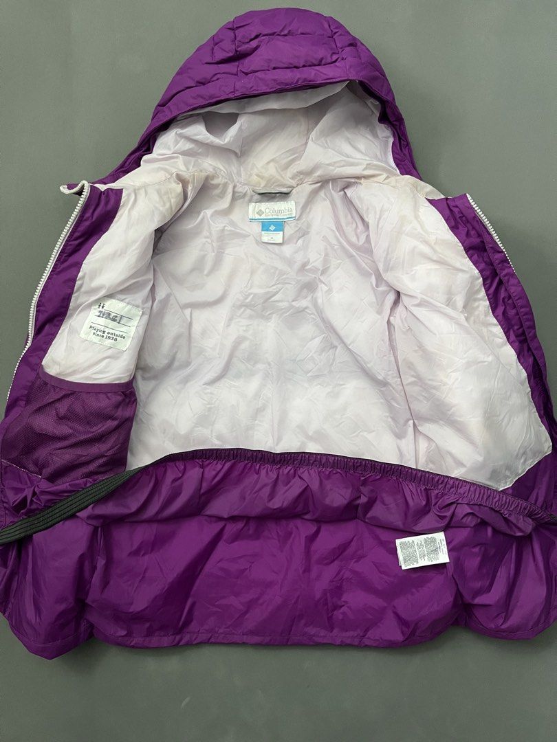 Columbia women’s puffer jacket (Category: Coats, Jackets and Outerwear) located in Manila. Submitted by scthrift._ (Listing ID 1458176356, Image 3). Description: Columbia puffer jacket - 18 width - 25 length Very good condition Need wash Issue/s are posted.