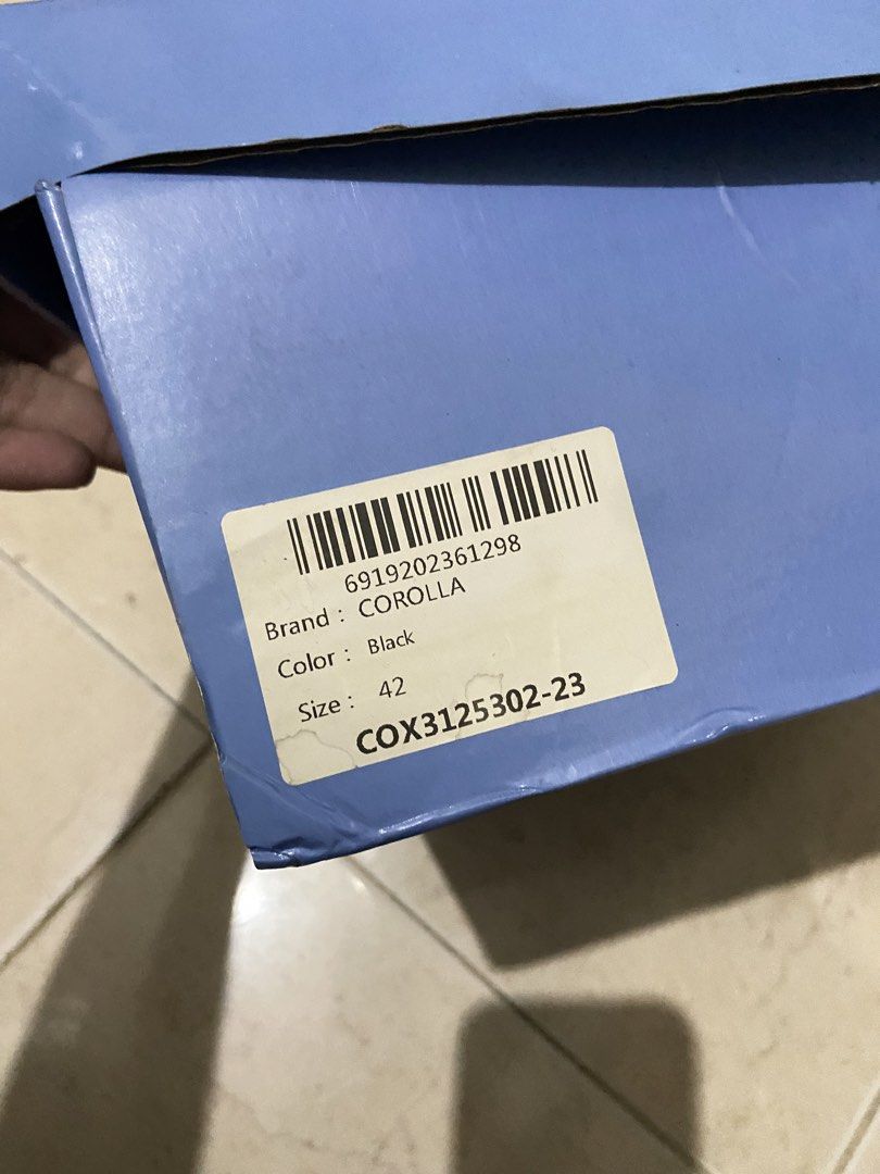 Corolla Black Velcro Shoes (Category: Sneakers) located in Manila. Submitted by prelovedbyhya (Listing ID 1458188735, Image 3). Description: - Black Corolla shoes - Size 42 - Easy velcro strap closure - Comes with original box - Includes silica gel packets - Ideal for everyday use Used once only for performance MAY BAWAS SA SURE BUYER!! SRP: ₱899.