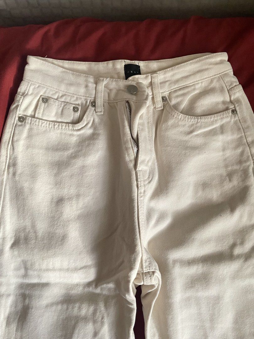 Cream Wide Leg Jeans (Category: Jeans) located in Manila. Submitted by wildae (Listing ID 1458214648, Image 2). Description: Negotiable - no damages/himulmol/stains - denim fabric .