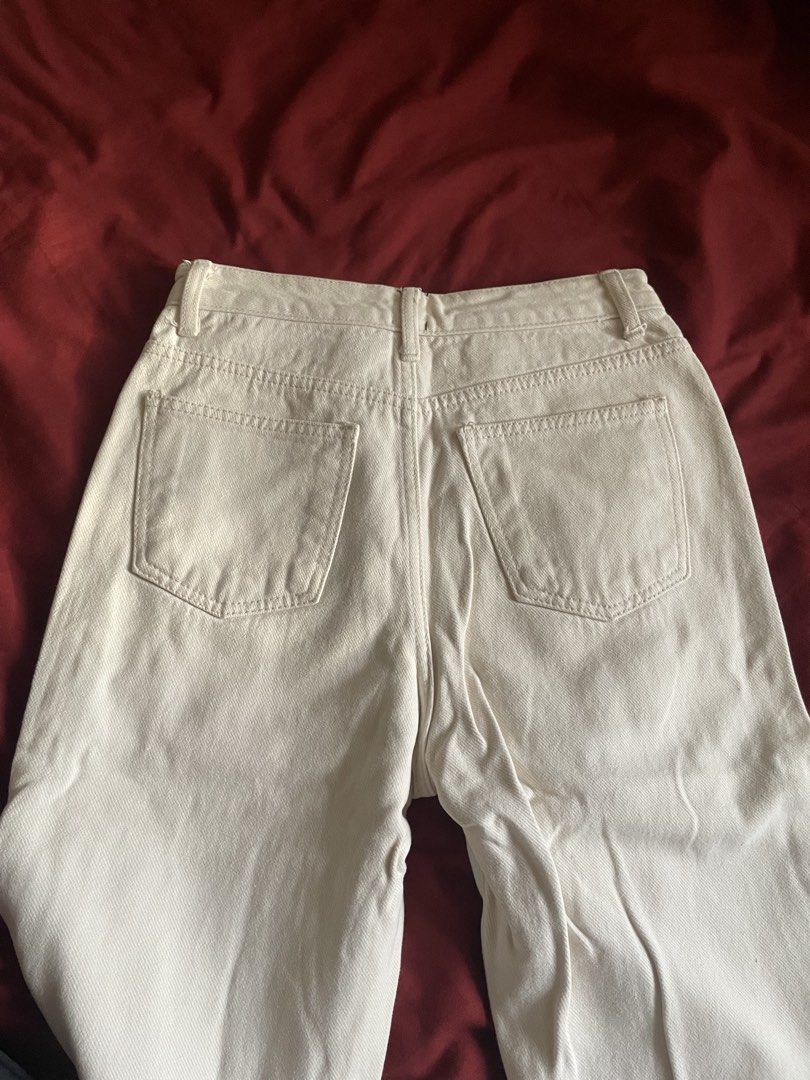 Cream Wide Leg Jeans (Category: Jeans) located in Manila. Submitted by wildae (Listing ID 1458214648, Image 3). Description: Negotiable - no damages/himulmol/stains - denim fabric .