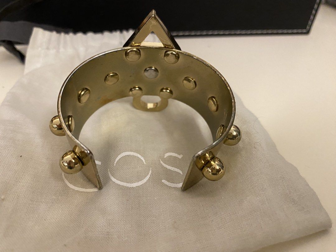 Cuff bracelet (Category: Other Accessories) located in Santa Rosa. Submitted by hoardqueensdeclutter (Listing ID 1458201767, Image 2). Description: Very good condition. Stored mostly..