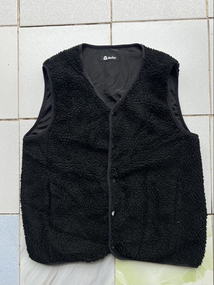 Deuter Fleece Vest Black (Category: Vests) located in Tagbilaran City. Submitted by muffintime96 (Listing ID 1458212436, Image 1). Description: - Deuter black fleece vest - Button-up front - Ideal for layering - Great for outdoor activities - Perfect for casual wear - Comfortable and warm.