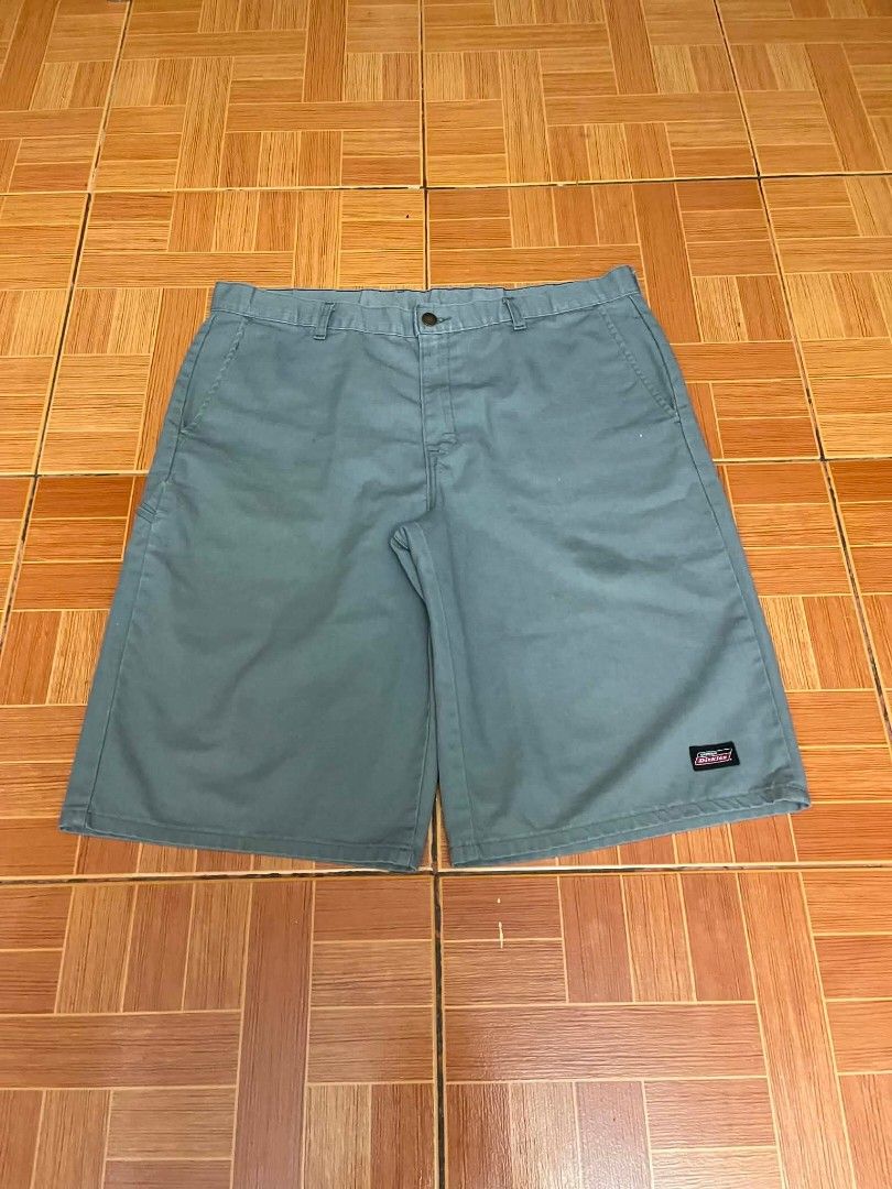 Dickies Work Shorts Grey Men's Size (Category: Shorts) located in Matnog. Submitted by erasmoarnold.b9c007 (Listing ID 1458269195, Image 1). Description: - Grey Dickies work shorts - Classic style with multiple pockets - Durable fabric for long-lasting wear - Comfortable fit for everyday use - Ideal for work or casual occasions - Ready for its next owner! -Size 38.
