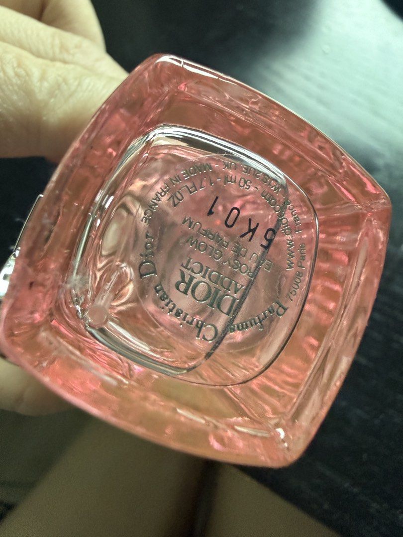 Dior Addict Rosy Glow 淡香水 50ml （分類：健康及美容 - 香水＆香體噴霧）位於 Hong Kong。 由 carry123 提交（商品編號 1458098344，圖片 2）。簡介： 購于門市 只是拆左包裝盒 無噴過 Payme only 不面交 Sf fee 到付 。