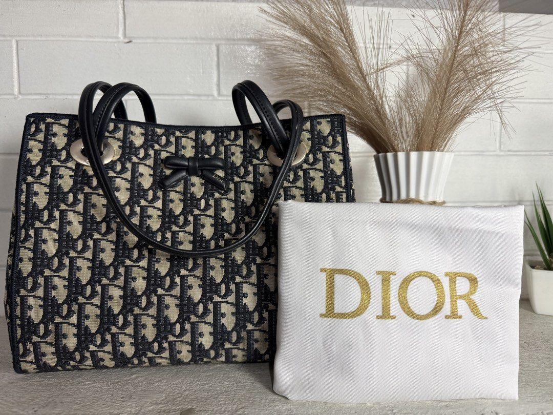 Dior Promenade (Category: Luxury Bags & Wallets) located in Baguio. Submitted by danielg2 (Listing ID 1458108870, Image 1). Description: Euc With dustbag.