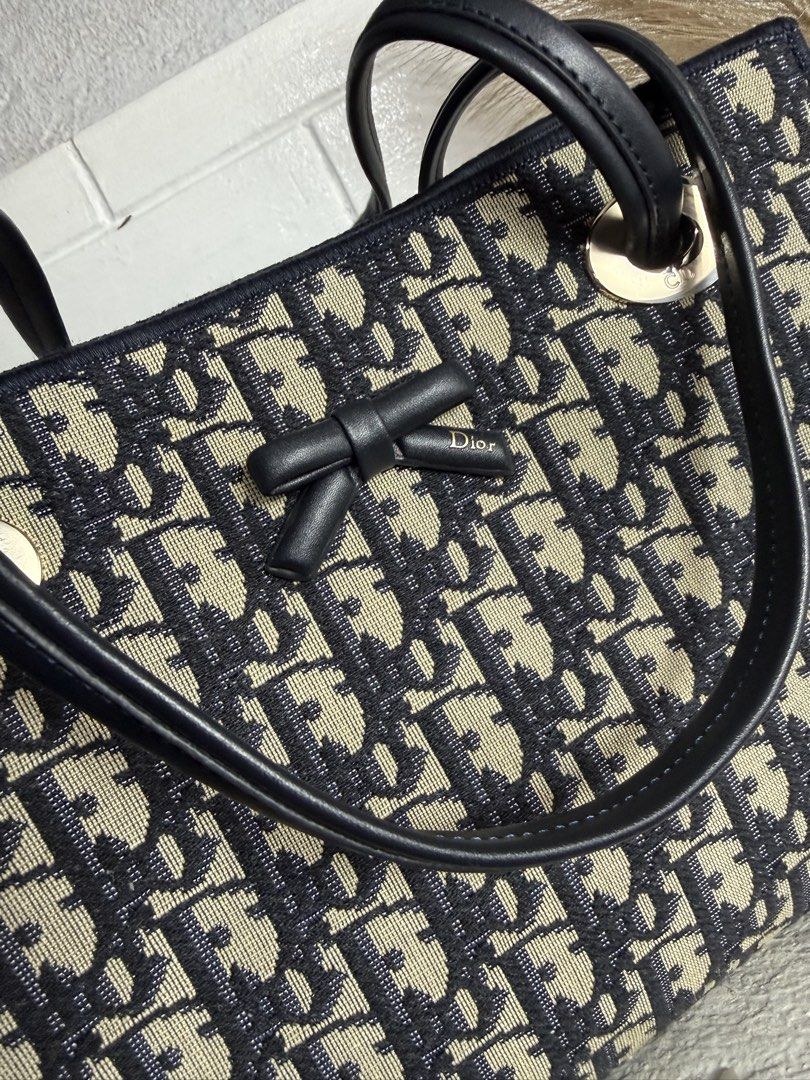 Dior Promenade (Category: Luxury Bags & Wallets) located in Baguio. Submitted by danielg2 (Listing ID 1458108870, Image 3). Description: Euc With dustbag.