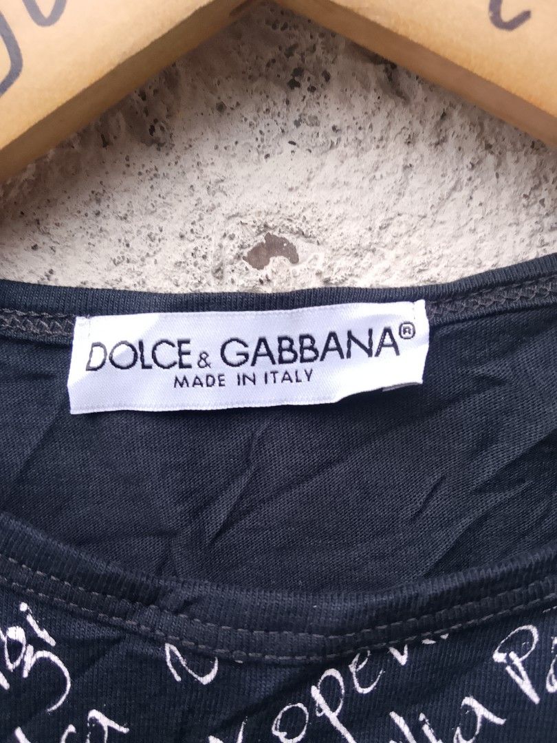 Dolce & gabbana all over print top (Category: Luxury Apparel) located in Bayombong. Submitted by jeffreybee (Listing ID 1458195788, Image 2). Description: GOOD AS NEW authentic 20 length 16-18 width flaw : minimal on print.
