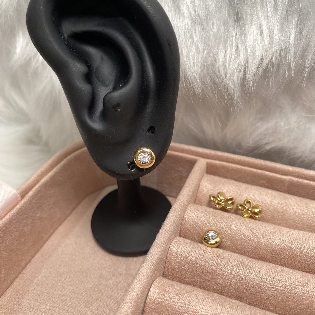 Donut earrings (Category: Earrings) located in Tiaong. Submitted by sourcedbyhannie (Listing ID 1458295814, Image 1). Description: K18 YG/WG 0.12ct natural diamonds Silicon pakaw.