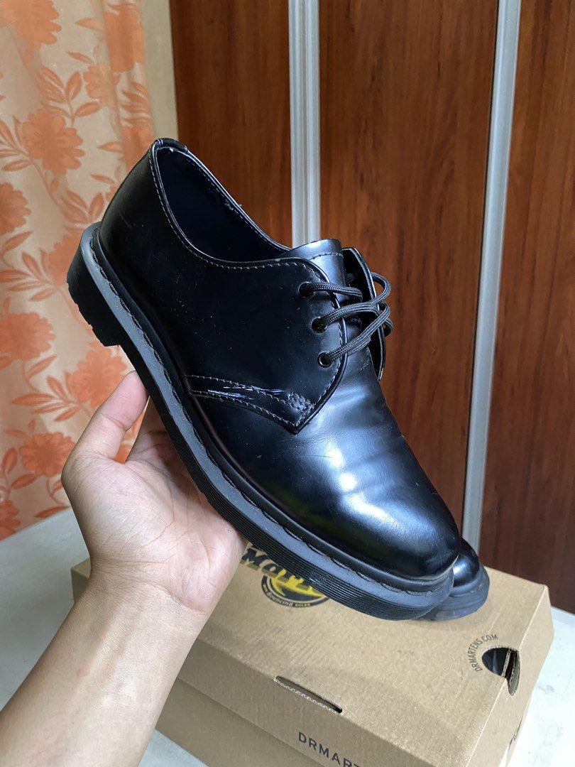 Dr. Martens 1461 Mono (Category: Boots) located in Manila. Submitted by somebanothings2.0 (Listing ID 1458272186, Image 2). Description: Dr. Martens 1461 Mono Black Smooth Leather - used in office only - unnoticeable heel drags Loc: Welcome Rotonda, Quezon City Size: 8USM 9USL 7UK 41EU RFS: Decluttering my personal Docs Fixed price already. Other offers will be ignored. .