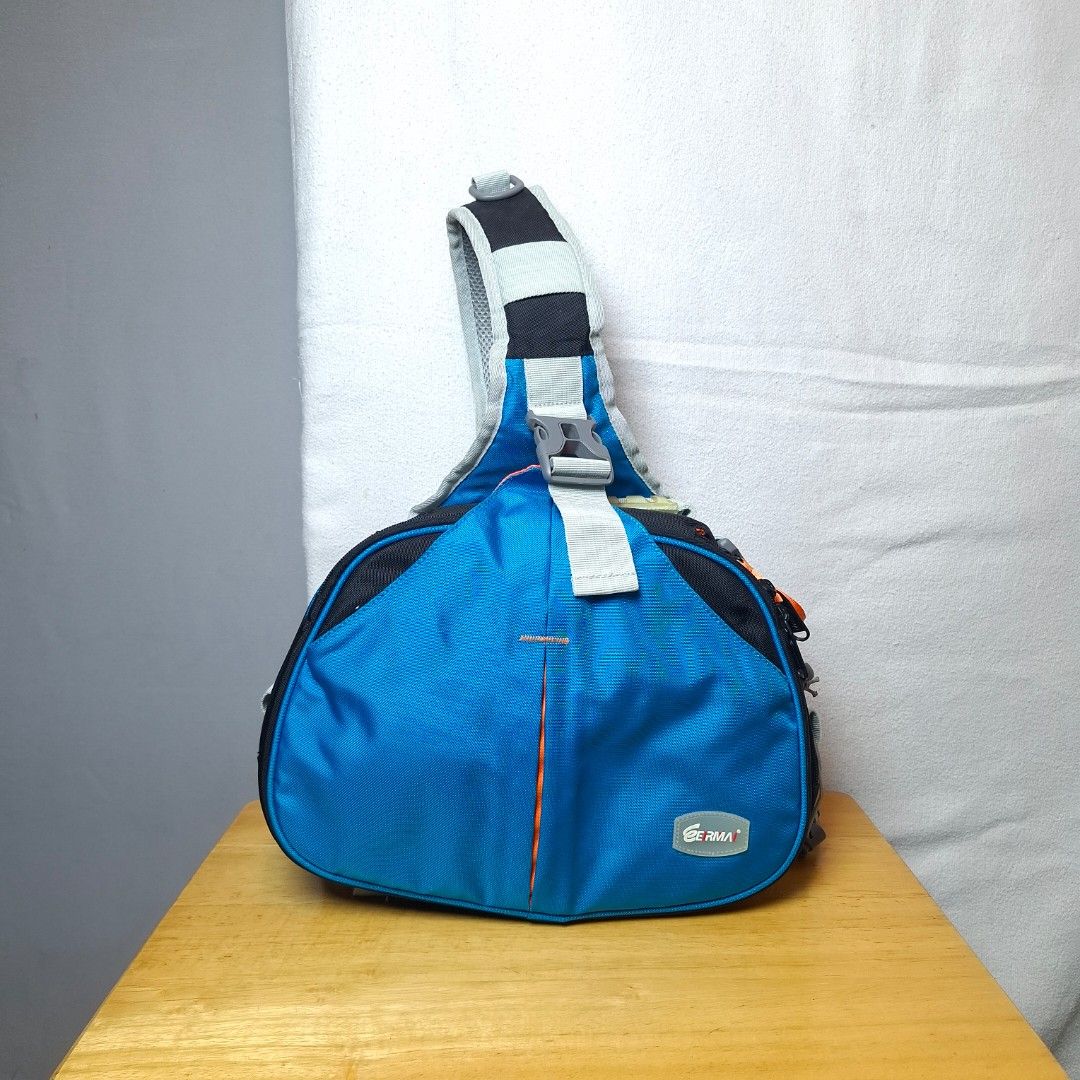Eirmai Crossbody Camera Bag (Category: Camera Bags & Carriers) located in Baguio. Submitted by kathuu27 (Listing ID 1458230623, Image 1). Description: Eirmai Crossbody Camera Bag No issue With dividers With raincover Baguio City Based (open for dropping/meet-up) Outside Baguio - Payment First Shipping +SF Courier: Jnt.
