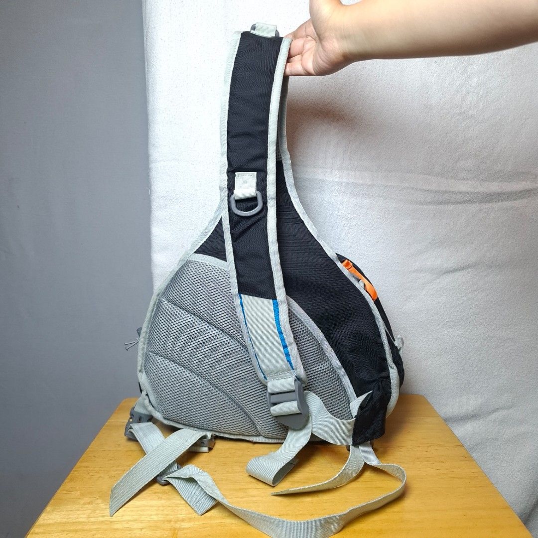 Eirmai Crossbody Camera Bag (Category: Camera Bags & Carriers) located in Baguio. Submitted by kathuu27 (Listing ID 1458230623, Image 2). Description: Eirmai Crossbody Camera Bag No issue With dividers With raincover Baguio City Based (open for dropping/meet-up) Outside Baguio - Payment First Shipping +SF Courier: Jnt.