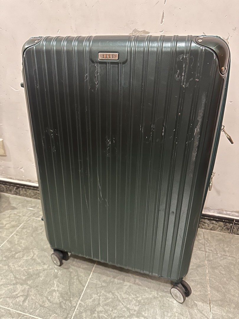 ELLE 深綠色 28吋 行李箱 （分類：旅遊 - 旅行必需品及用品）位於 Hong Kong。 由 blue_ma 提交（商品編號 1458110093，圖片 1）。簡介： ELLE 深綠色行李箱 28 吋，有萬向輪 箱面有正常使用痕跡 拉鍊同密碼鎖可正常使用 只用過3-4次 。