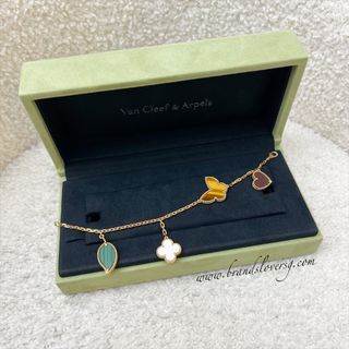 (Category: ) located in . Submitted by brands_lover (Listing ID 1458109264, Image 1). Description: .