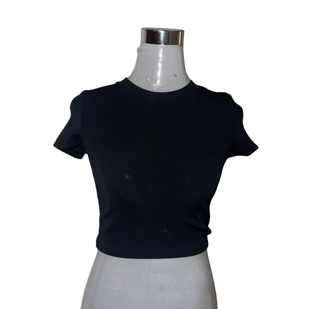 Forever 21 | Black Ribbed Cropped Shirt Tee (Category: Shirts) located in Marikina City. Submitted by ezelea (Listing ID 1458163590, Image 2). Description: .