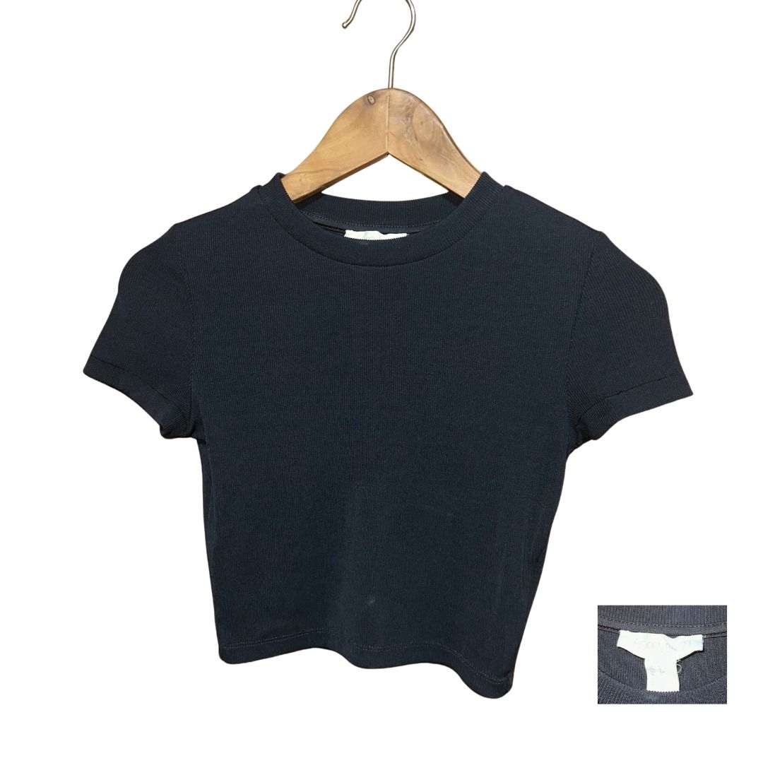 Forever 21 | Black Ribbed Cropped Shirt Tee (Category: Shirts) located in Marikina City. Submitted by ezelea (Listing ID 1458163590, Image 1). Description: .
