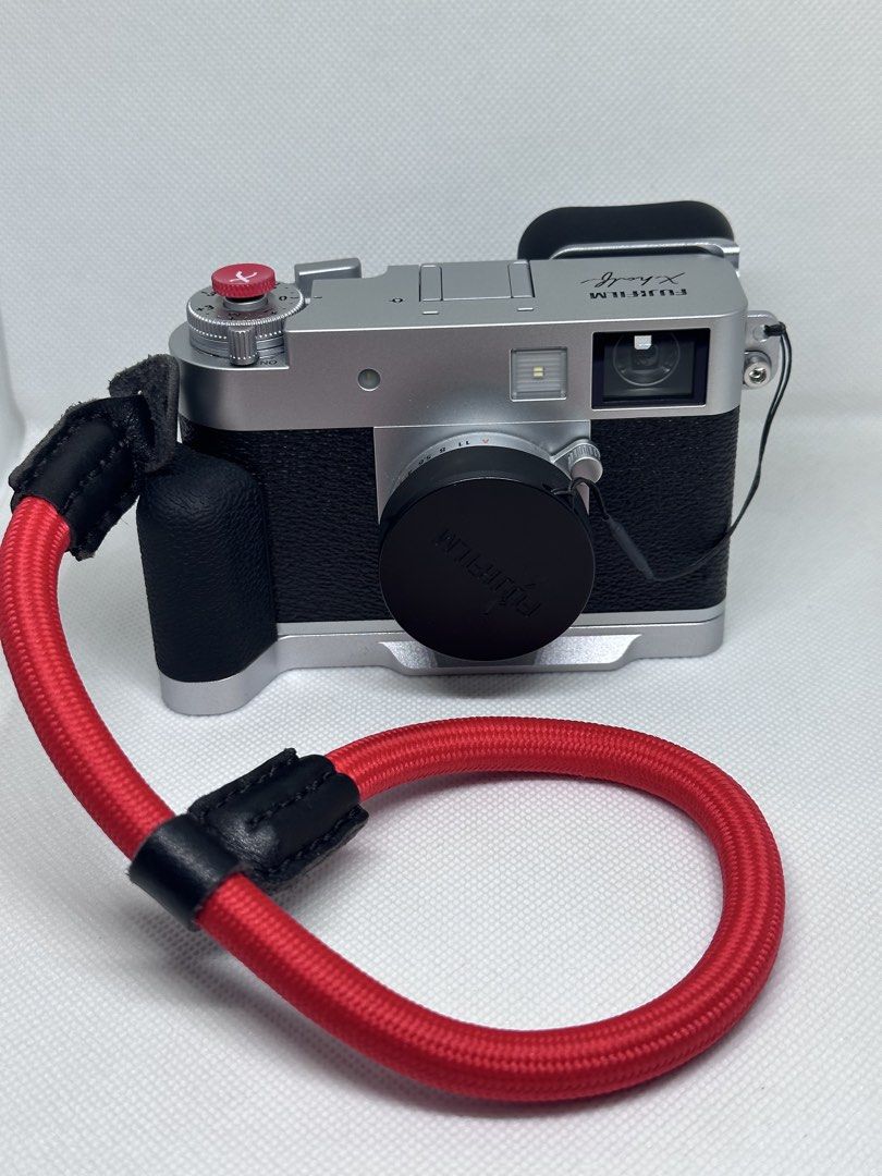 Fujifilm -Xhalf (Category: Cameras) located in Quezon City. Submitted by ronniecar37103 (Listing ID 1458137782, Image 1). Description: - Fujifilm X-Half camera - Type: Point-and-shoot - Color: Silver and black - Condition: Good, pre-owned - Includes: Red wrist strap.